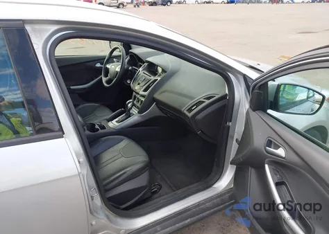 2014 Ford Focus Se z USA, uszkodzony, nr VIN 1FADP3K2XEL319298